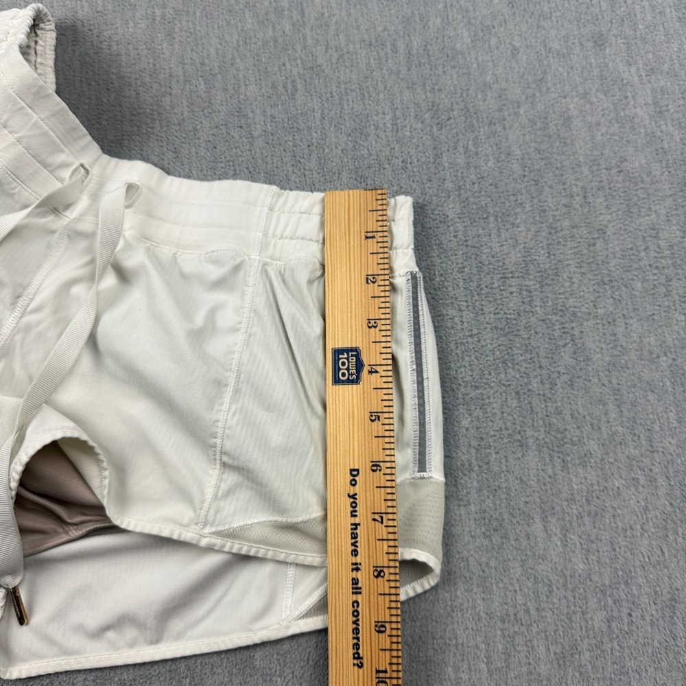 Lululemon Shorts Womens 6 Cream Hotty Hot Lined 2.5" Running Gym Workout W7ACRR - Picture 10 of 13